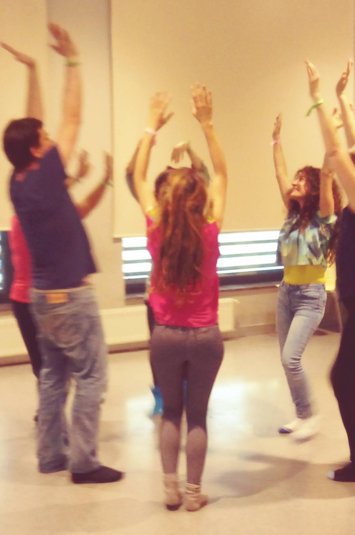 danzar en grupo, perder el miedo, recuperar la confianza en el otro